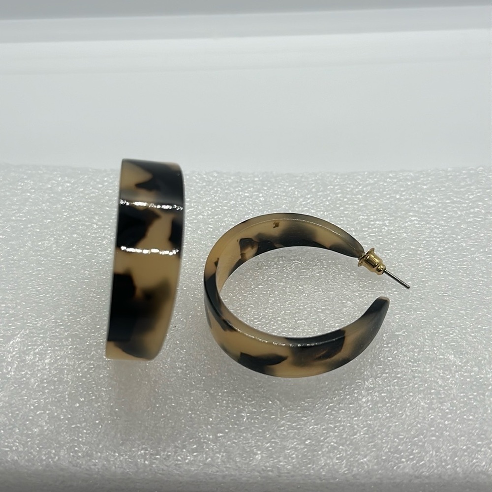 Chic Tortoiseshell Hoop Earrings - Acrylic Resin Chunky Animal Print Statement